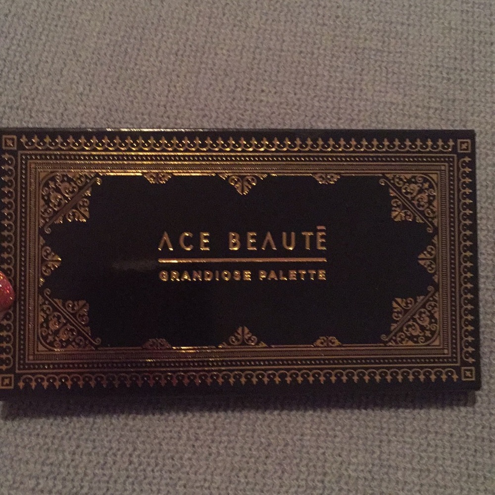 Eyeshadow palette